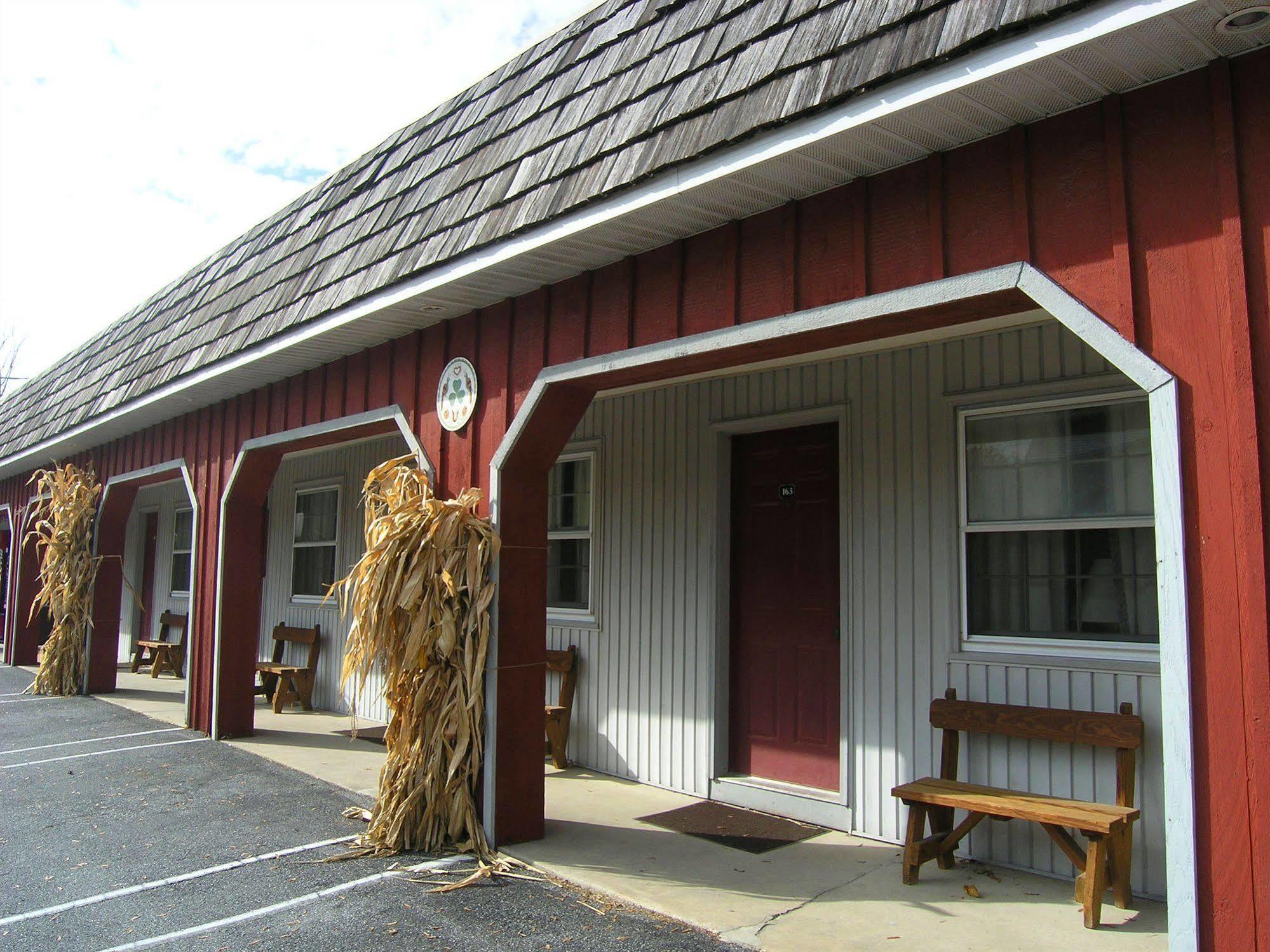 The Carriage House At Strasburg Hotel Exterior photo